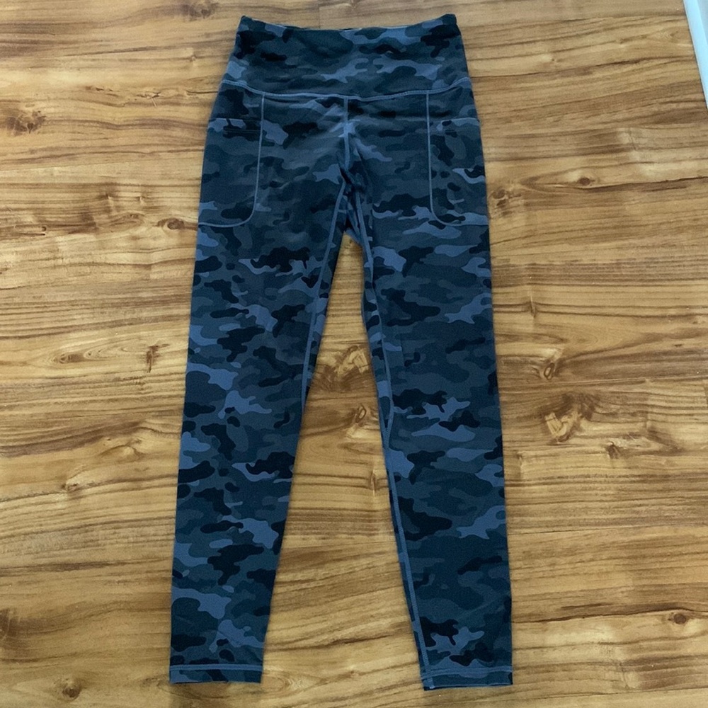 High-Waisted Workout Leggings- size medium (NWOT)